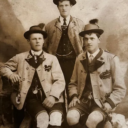 Der Gamsjaeger Gosau